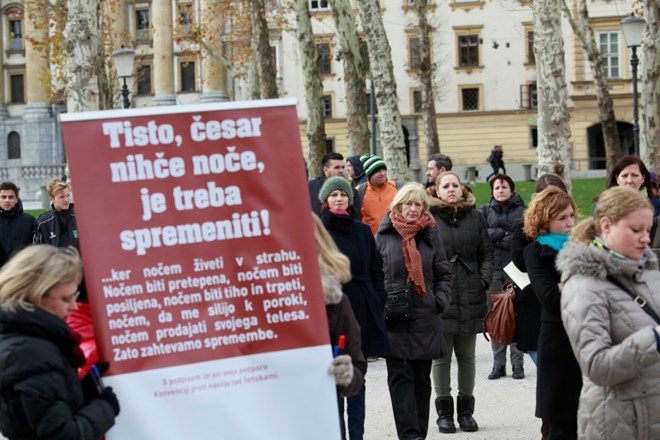 V parku Zvezda je danes potekala prireditev v podporo ratifikaciji konvencije Sveta Evrope proti nasilju nad ženskami in...