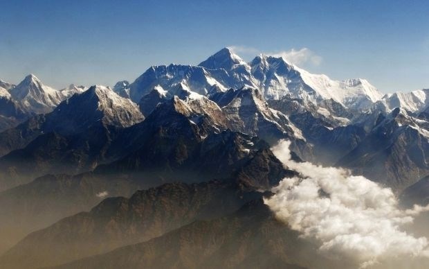 Ena najbolj tragičnih nesreč na Everestu: življenje izgubilo dvanajst oseb (foto)