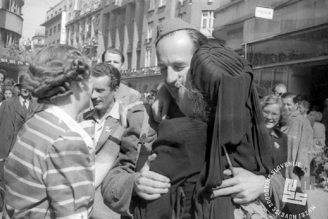 Ob osvoboditvi Ljubljane. 9. maj 1945. (Foto: Rudi Stopar, hrani: Muzej novejše zgodovine Slovenije) 