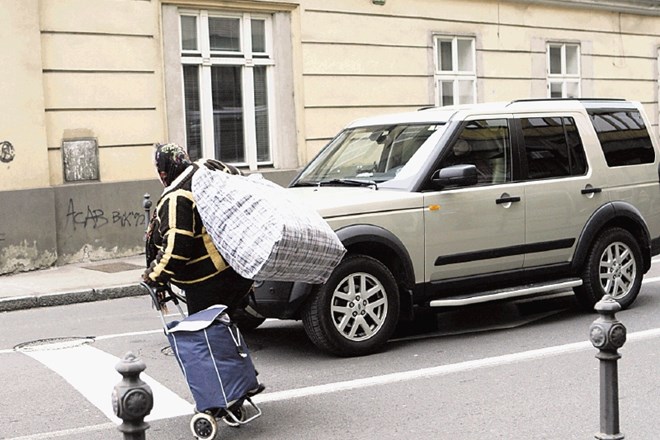 V Sloveniji so lani izvedli 685 deložacij. Če bodo centri za socialno delo ostali brez informatorjev in bo obveljala tudi...