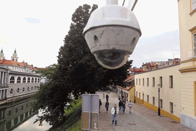 Ali je množični videonadzor upravičen, čeprav statistike o večji varnosti premoženja in ljudi ne obstajajo? 