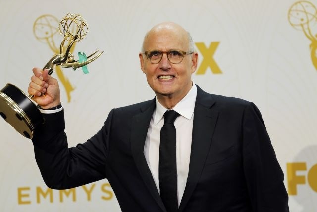 Jeffrey Tambor je nagrado za vlogo v Transparent posvetil skupnosti transseksualcev. (Foto: Reuters) 