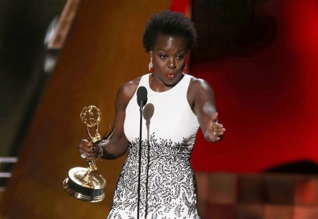 Viola Davis se je v zgodovino zapisala kot prva Afroameričanka, ki je prejela emmyja za glavno žensko vlogo v dramski seriji....