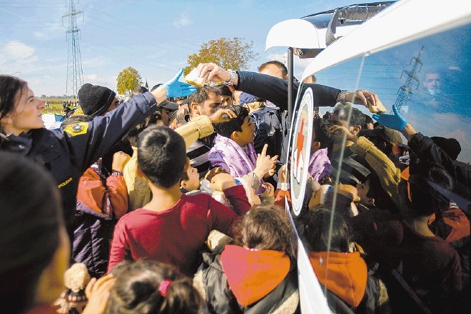 Največje begunsko žarišče v državi ostaja Posavje. Včerajšnji požar, ki k sreči ni terjal žrtev, pa je opomin, da bo treba...