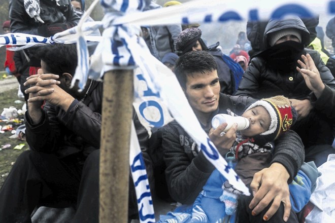 Na policiji pravijo, da ne obstaja seznam državljanstev, ki jih Slovenija sprejema, in da  so odločitve sprotne. 