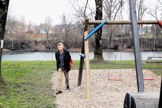 Metliško kopališče je po dolgih letih žalostnega propadanja v zadnjih letih spet zaživelo in postalo priljubljena točka...