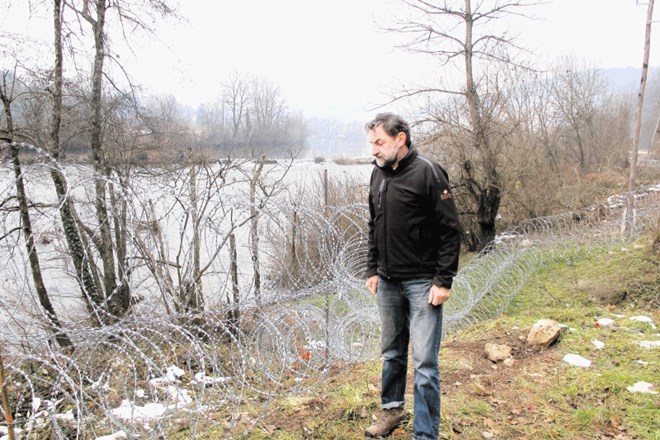 Na kopališčih in v kampih bodo zagotovili dostope do Kolpe, bodečo žico naj bi tam zamenjali s panelno ograjo in namestili...