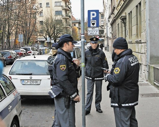 Tudi policisti so se po včerajšnjih pogajanjih zavili v molk. 