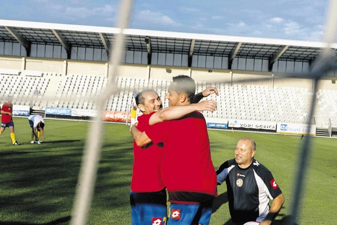 Koprski župan Boris Popovič in  direktor Komunale Koper Gašpar Gašpar Mišič skupaj tudi v Nogometnem klubu Koper. 