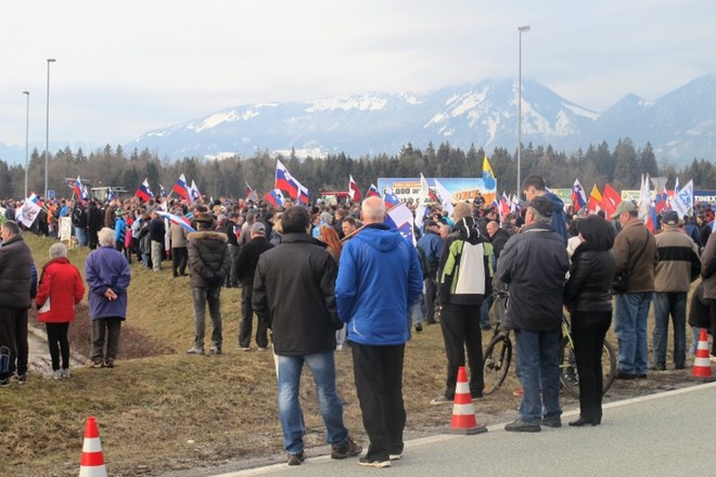 Protest proti migrantskemu centru v Šenčurju.