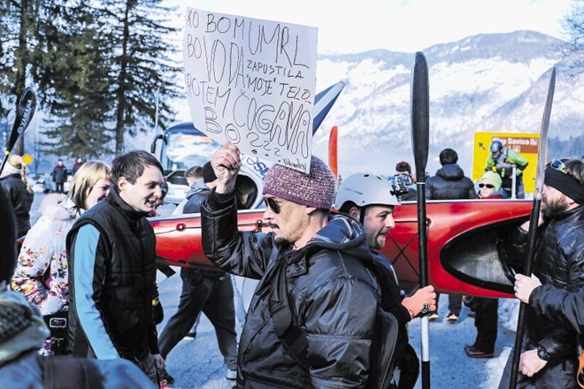 Protest proti plovbnemu režimu: Kot da bi za kolesarjenje po Bohinju zahtevali vinjeto