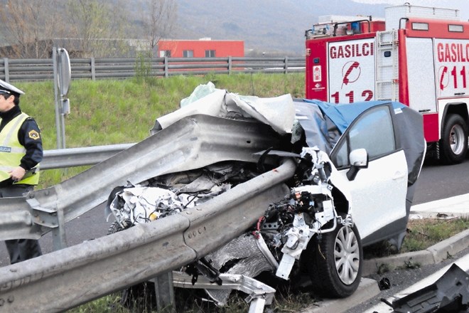 Tragedija na vipavski hitri cesti – umrla sta dedek in njegov štiriletni vnuk.