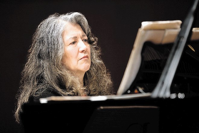 Martha Argerich je tista razvpita umetnica, ki je leta 1980 sedela v žiriji enega največjih pianističnih tekmovanj na svetu,...