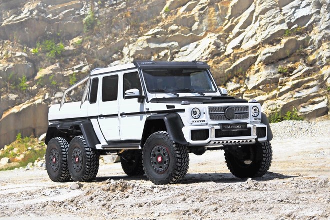 Mansory je predelal tudi mercedes G63 AMG 6x6, ki je priljubljen med oligarhi, naftnimi šejki in bogatimi Kitajci.  Moč...