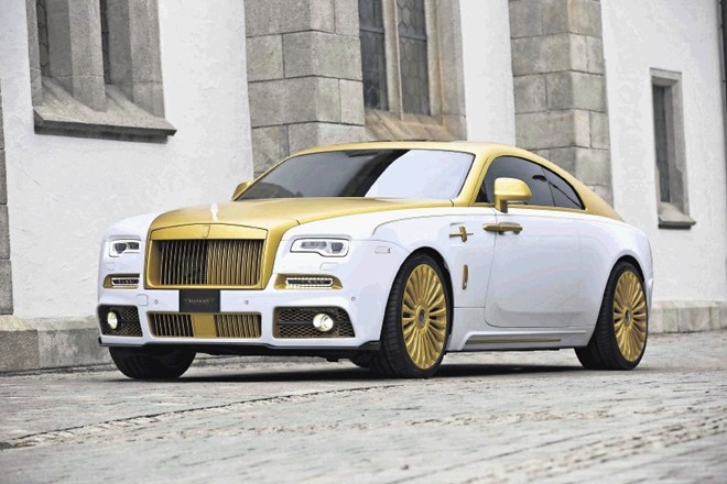 Z zlatom okrašeni rolls-royce wraith palm edition 999 – predelali jih bodo le devet, cena ni znana. Za pogon so zadolžili...