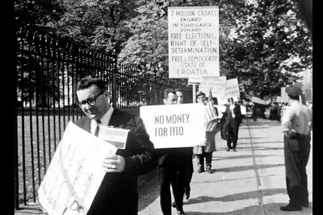 V Washingtonu so  Tita, ko je    17. oktobra 1963 obiskal Johna F. Kennedyja, pričakali protesti proti ameriški finančni...