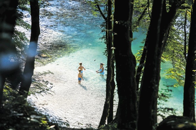 Prijetna temperatura vode, turkizna barva in neokrnjena narava so prednosti kopanja v Nadiži. »Narava v najlepšem sijaju,« je...