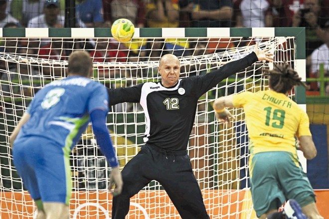 Junak tekme proti Braziliji je bil slovenski vratar Gorazd Škof (v sredini), ki je zbral 12 obramb.