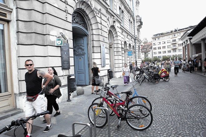 Ljubljanska upravna enota bi se med drugim morala izseliti iz prostorov na Adamič-Lundrovem nabrežju, vendar občina in država...