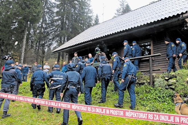 Okolica doma CŠOD v Bohinju je bila pred slabimi tremi leti prizorišče odmevnega rušenja brunarice, ki je veljala za črno...