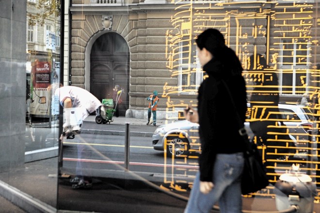 Ob nizkih pokojninah je za marsikoga boljša možnost  bolniška, ugotavljajo v zdravstveni blagajni. Sindikati in delodajalci...