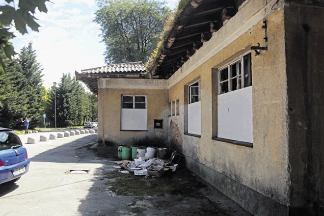 Na občinskem oddelku za kulturo so zdaj pojasnili, da so trenutno v fazi pogajanj z zasebnim partnerjem. Obnovo bodo začeli...