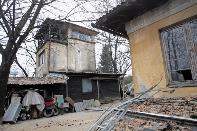 Po obnovi naj bi  v  kontrolnem stolpu prostor dobil muzej zgodovine moščanskega letališča in slovenskega letalstva.