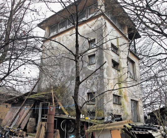 Po obnovi naj bi  v  kontrolnem stolpu prostor dobil muzej zgodovine moščanskega letališča in slovenskega letalstva.