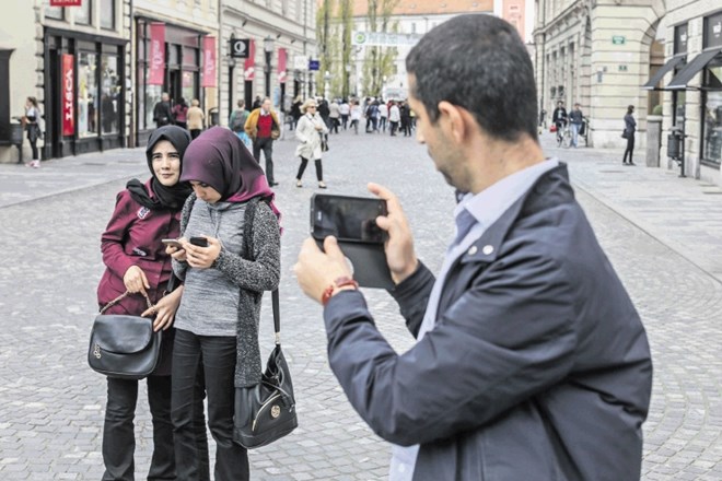 Večina tujih turistov je  za Ljubljano izvedela od prijateljev, sorodnikov, znancev ali pa so jo poznali že od prej. Prek...