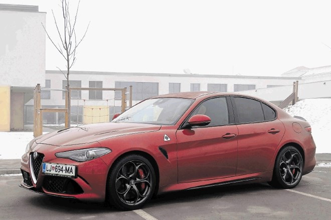 Giulia  quadrifoglio je lepotica, ki navdušuje z voznimi lastnostmi.