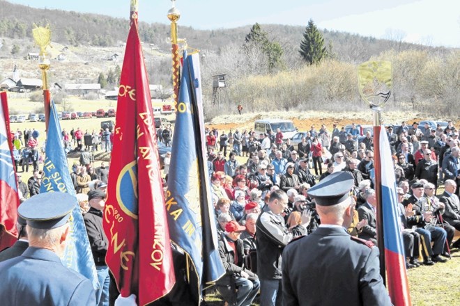 Spominu na dogodek izpred 72 let se je prišla v Gradenc pri Žužemberku pokloniti večstoglava množica ljudi.