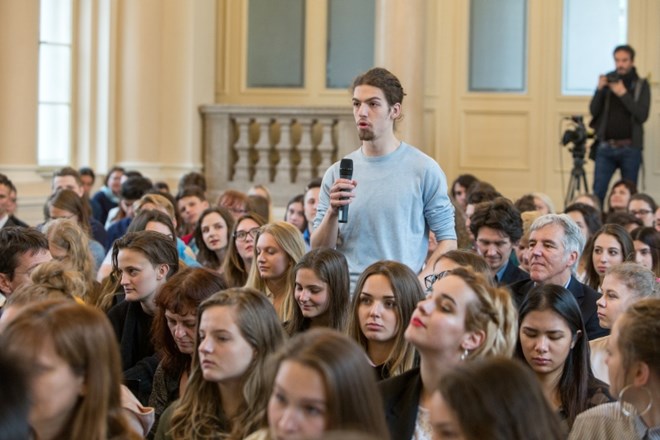 Obraze prihodnosti smo sklenili s podelitvijo priznanj dijakom in s srečanjem s predsednikom Pahorjem