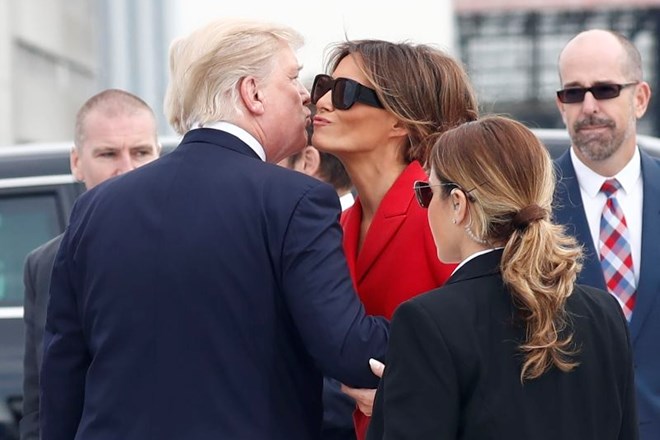 Melania znova navdušuje - njeno opravo opisali kot mešanico Jackie Kennedy in pariškega šika