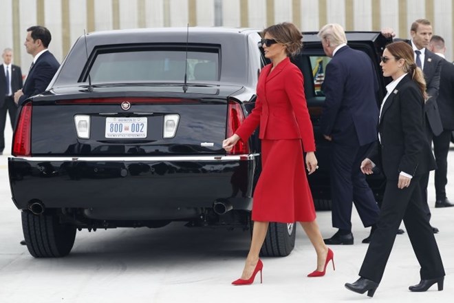 Melania znova navdušuje - njeno opravo opisali kot mešanico Jackie Kennedy in pariškega šika