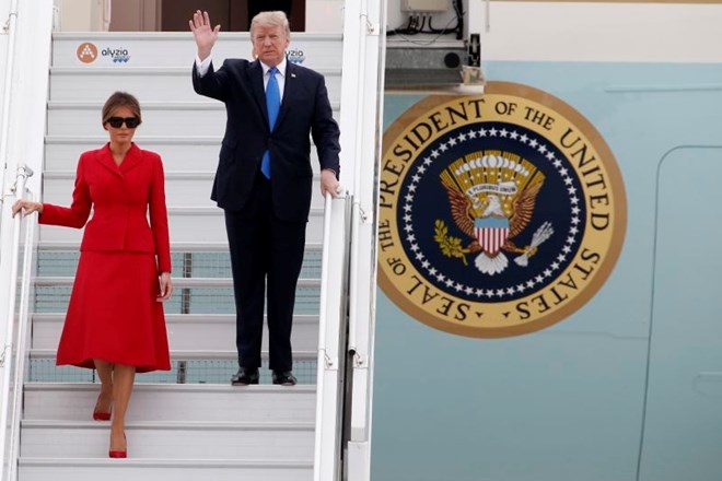 Melania znova navdušuje - njeno opravo opisali kot mešanico Jackie Kennedy in pariškega šika