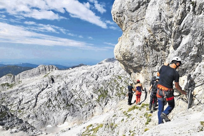 Z jeklenico varovana pot od Sedla do Prestreljeniškega okna je letošnja pridobitev Sončnega Kanina.