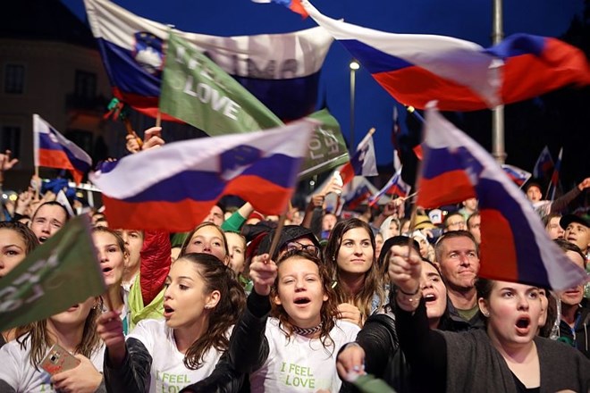 Foto in video: Dvanajst zlatih bratov Ljubljano dvignilo na noge