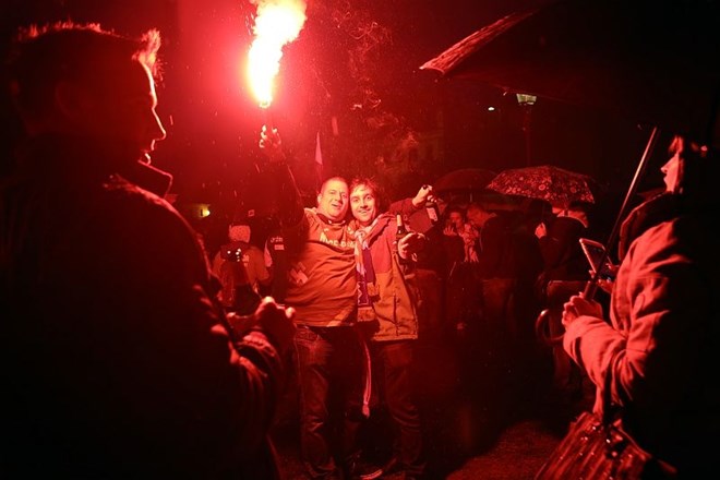 Foto in video: Dvanajst zlatih bratov Ljubljano dvignilo na noge