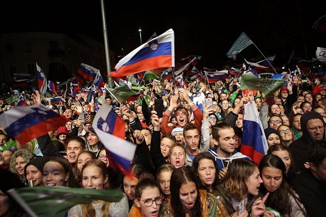 Foto in video: Dvanajst zlatih bratov Ljubljano dvignilo na noge