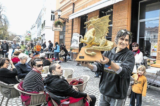 Po najvišji ceni so na dražbi prodali Unionovega zmaja.