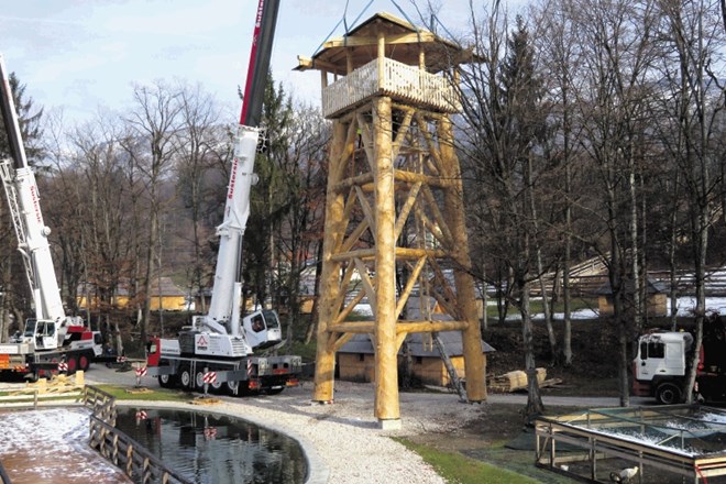 Največja lovska opazovalnica v Eco resortu bo lahko hkrati gostila do 120 lovcev, ki pa se jim bo razgled odpiral na...