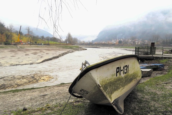 Čolni ob mostarskem jezeru bodo privezani do marca.