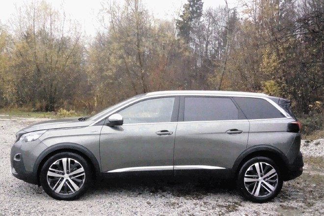 Peugeot 5008 in mazda CX-5: Recept s kančkom vsega in jed je odlična 