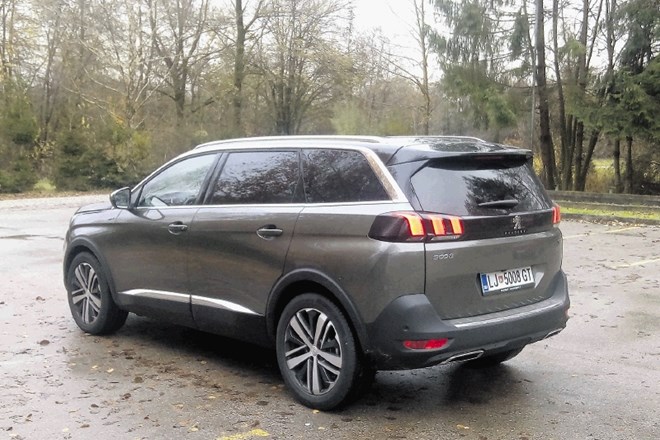 Peugeot 5008 in mazda CX-5: Recept s kančkom vsega in jed je odlična 