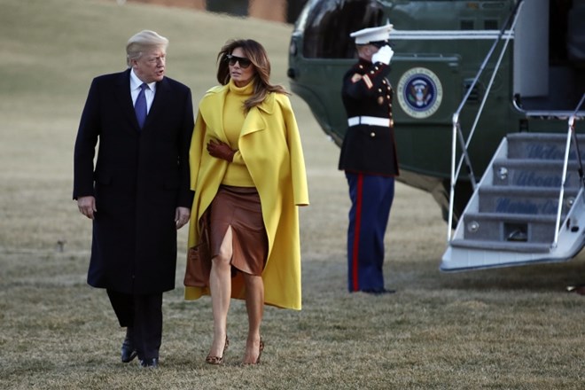 #video #foto Trump Melanio ponovno neuspešno poskušal prijeti za roko