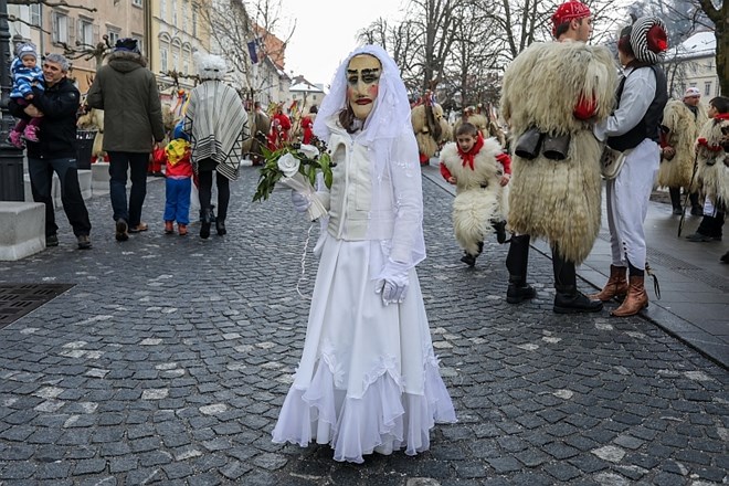 #foto Pustni karneval v Ljubljani: Rečanke preganjale zimo in meddržavne napetosti