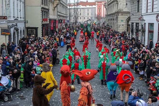 #foto Pustni karneval v Ljubljani: Rečanke preganjale zimo in meddržavne napetosti