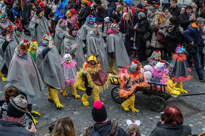 #foto Pustni karneval v Ljubljani: Rečanke preganjale zimo in meddržavne napetosti