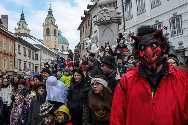 #foto Pustni karneval v Ljubljani: Rečanke preganjale zimo in meddržavne napetosti