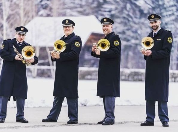 Na profilu Slovenske policije, kjer se ob priložnosti radi pohvalijo tudi z novim vodnim topom, so zdaj objavili člane...